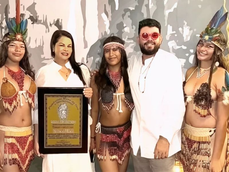 Equipo de Posada Galápagos recibiendo el Premio Mara de Oro 2025 por excelencia turística en Venezuela