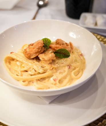 Plato servido durante la cena en Posada Galápagos como parte de su propuesta gastronómica en Los Roques