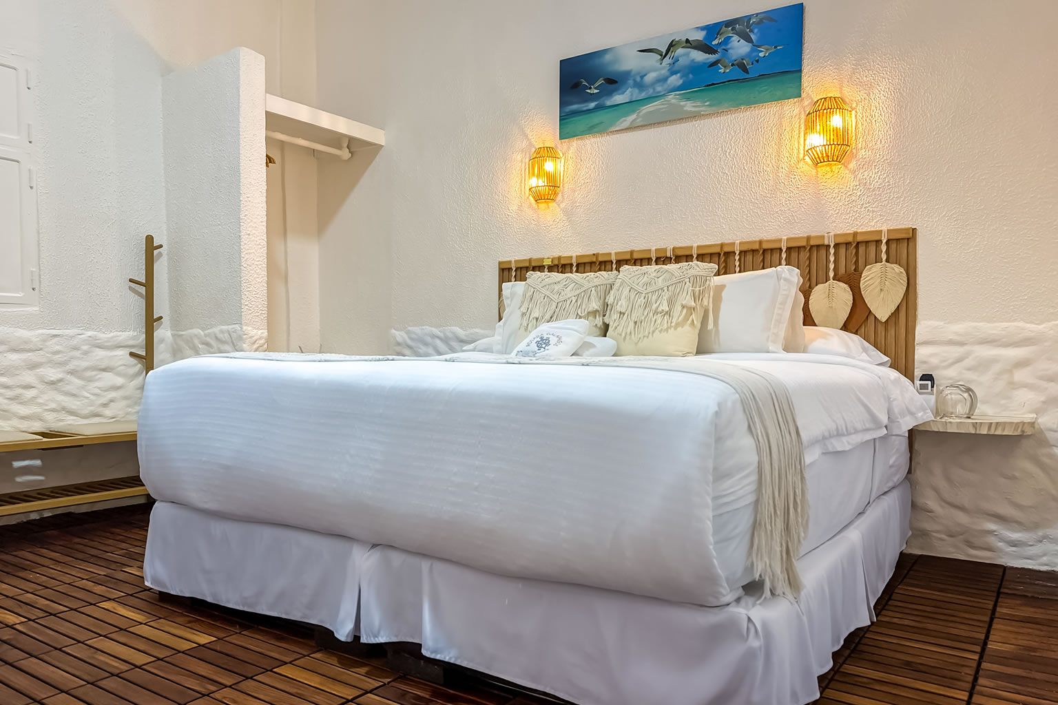 Habitación estándar de Posada Galápagos con cama amplia y ambiente acogedor en Los Roques