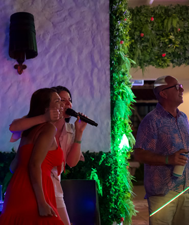 Noches de karaoke en Posada Galápagos