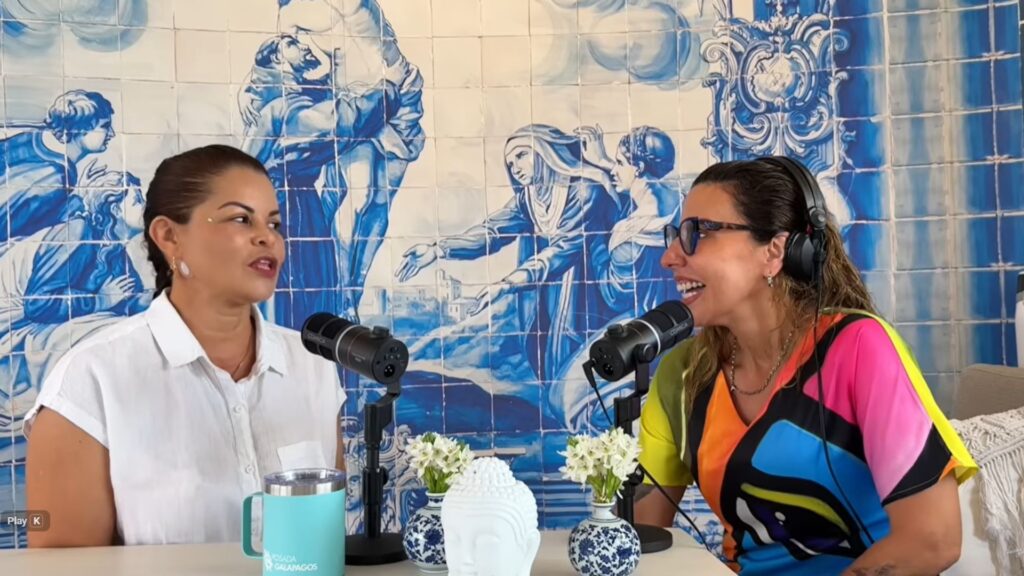 Vanessa Senior entrevistando a Paola Aguilar en Posada Galápagos, Los Roques